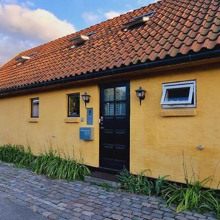Yellow House Hostel Копенгаген Экстерьер фото
