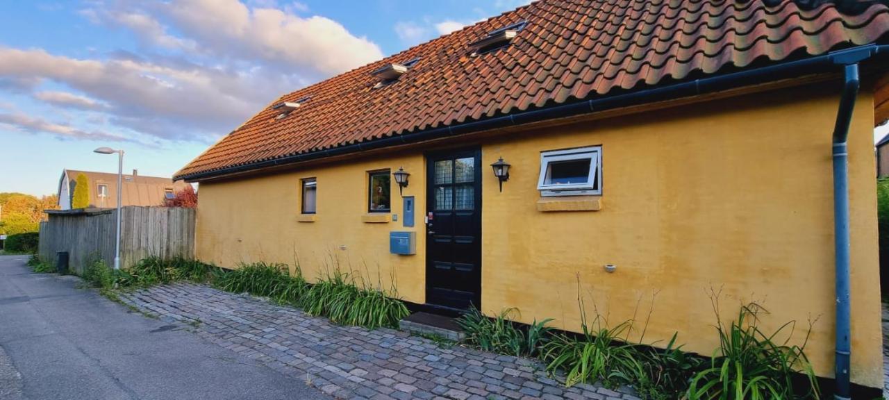 Yellow House Hostel Копенгаген Экстерьер фото